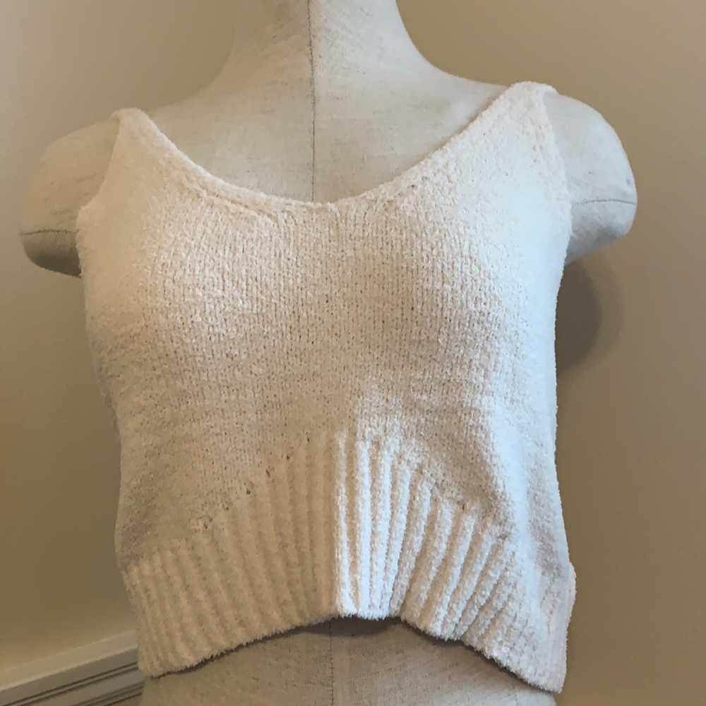 Blanc 2 piece lg set. Beige sweater tank/pants.